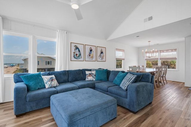 134 Palmetto Boulevard, Edisto Island, SC 29438
