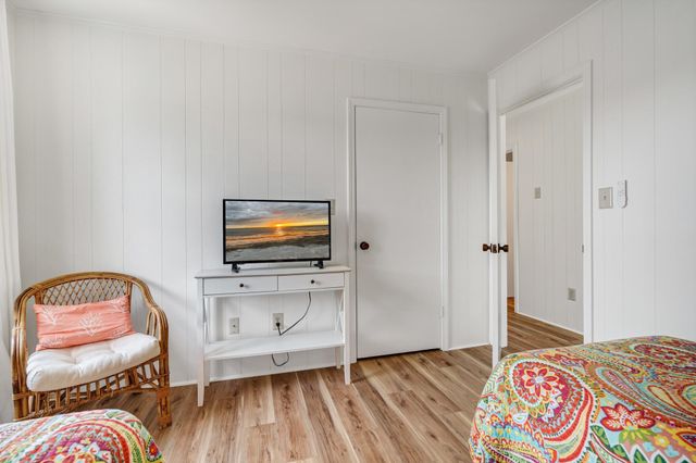 134 Palmetto Boulevard, Edisto Island, SC 29438