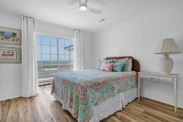 134 Palmetto Boulevard, Edisto Island, SC 29438