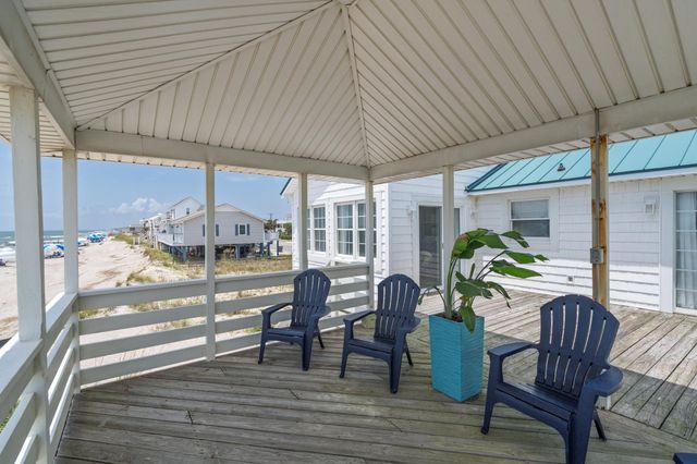 134 Palmetto Boulevard, Edisto Island, SC 29438
