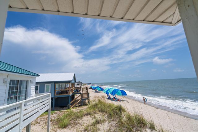 134 Palmetto Boulevard, Edisto Island, SC 29438