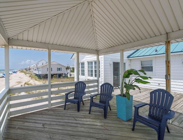 134 Palmetto Boulevard, Edisto Island, SC 29438