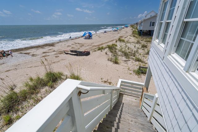 134 Palmetto Boulevard, Edisto Island, SC 29438