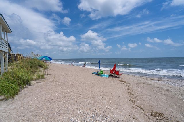 134 Palmetto Boulevard, Edisto Island, SC 29438