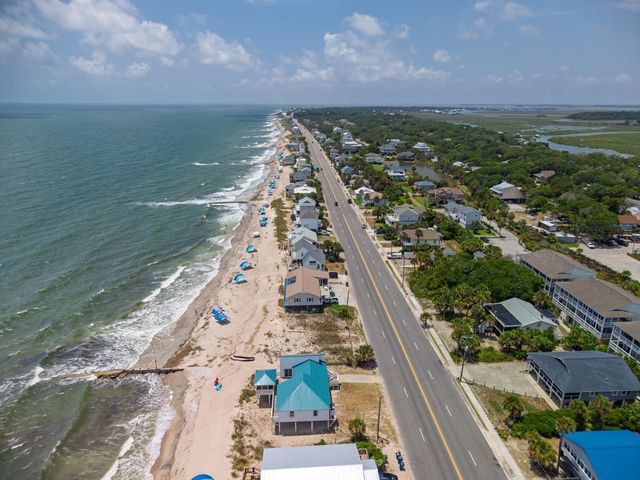 134 Palmetto Boulevard, Edisto Island, SC 29438