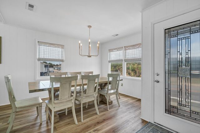 134 Palmetto Boulevard, Edisto Island, SC 29438
