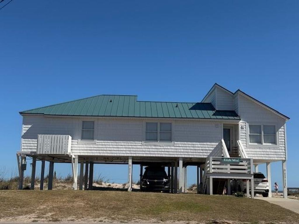 134 Palmetto Boulevard, Edisto Island, SC 29438