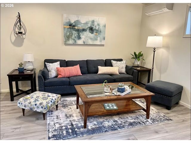 1610 19TH St, Florence, OR 97439