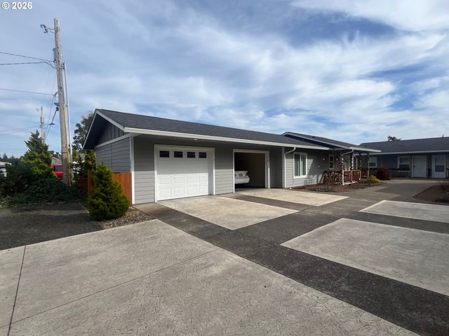 1610 19TH St, Florence, OR 97439