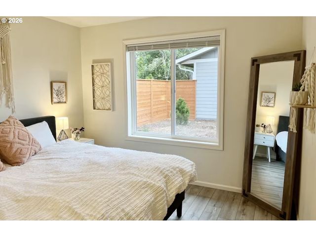 1610 19TH St, Florence, OR 97439