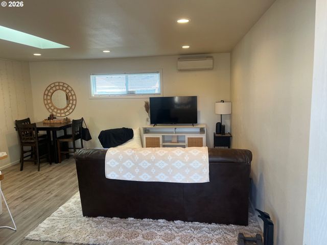 1610 19TH St, Florence, OR 97439