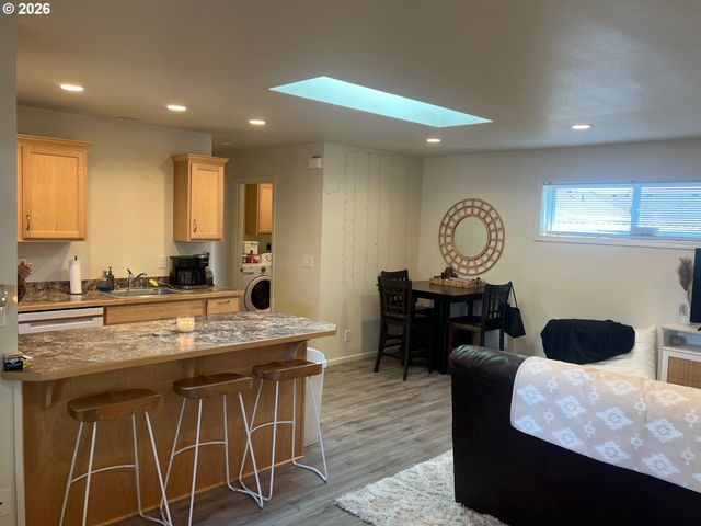 1610 19TH St, Florence, OR 97439