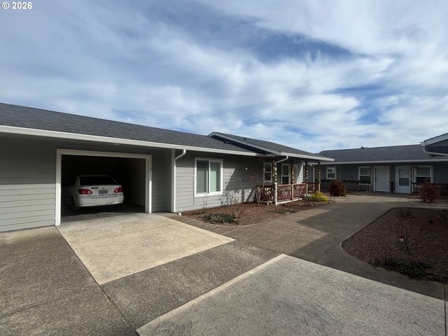 1610 19TH St, Florence, OR 97439