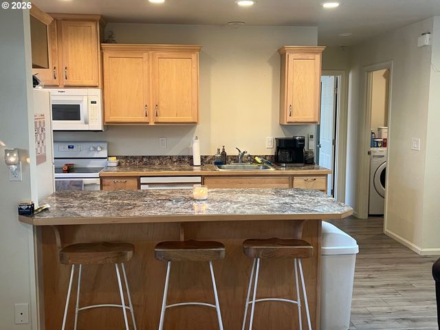 1610 19TH St, Florence, OR 97439