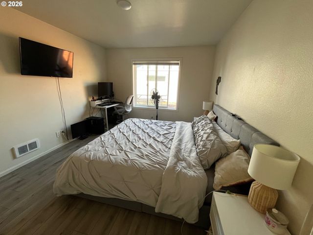 1610 19TH St, Florence, OR 97439