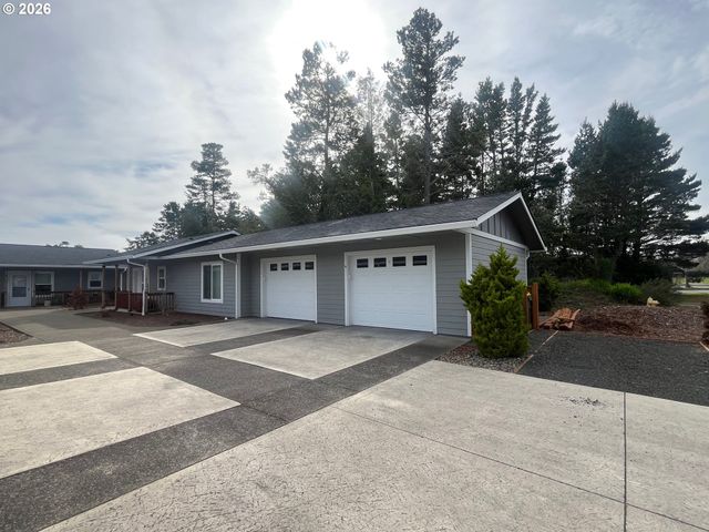 1610 19TH St, Florence, OR 97439