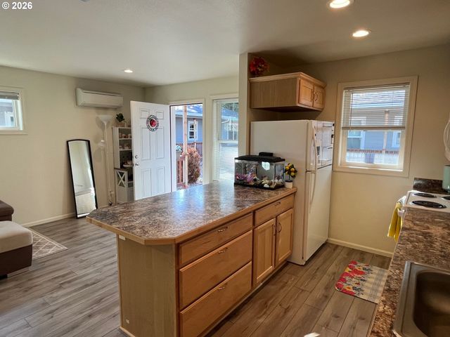 1610 19TH St, Florence, OR 97439