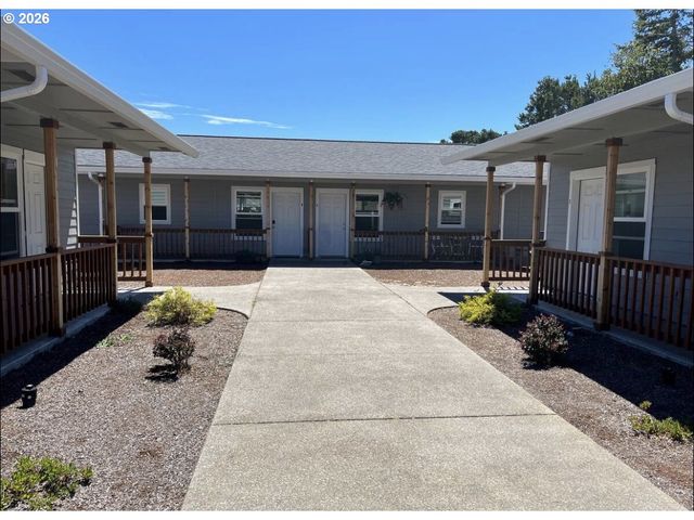 1610 19TH St, Florence, OR 97439