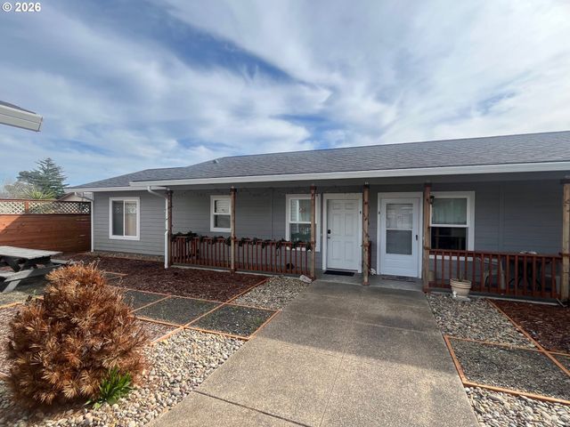 1610 19TH St, Florence, OR 97439
