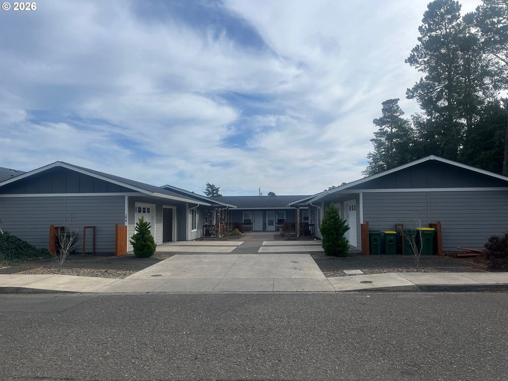 1610 19TH St, Florence, OR 97439