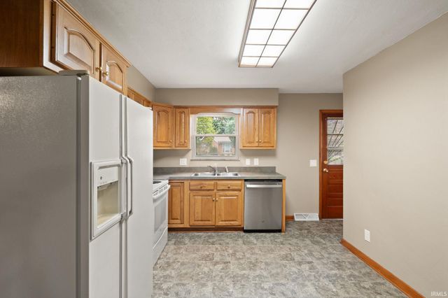 409 Wedgewood Drive, New Albany, IN 47150