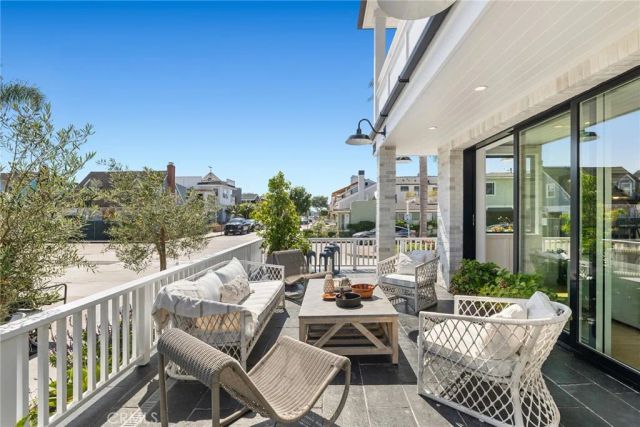 201 Opal Avenue, Newport Beach, CA 92662