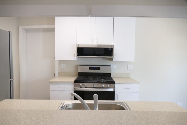 328 Farmingdale Circle, Vernon Hills, IL 60061