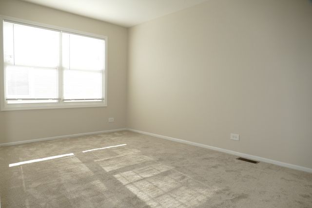 328 Farmingdale Circle, Vernon Hills, IL 60061