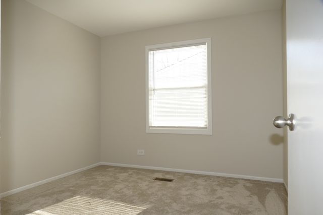 328 Farmingdale Circle, Vernon Hills, IL 60061