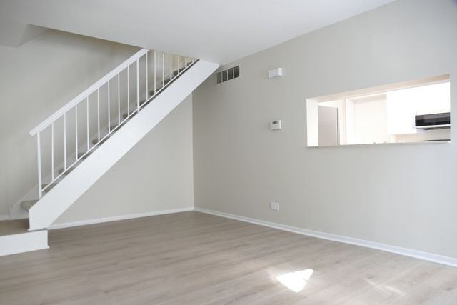 328 Farmingdale Circle, Vernon Hills, IL 60061