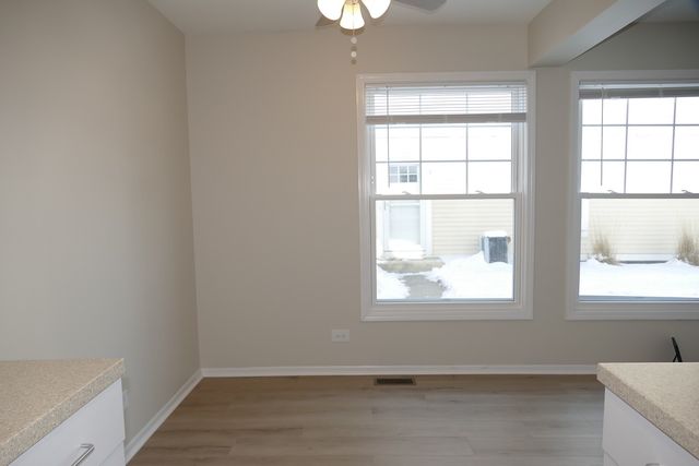 328 Farmingdale Circle, Vernon Hills, IL 60061