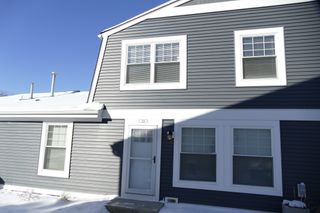328 Farmingdale Circle, Vernon Hills, IL 60061