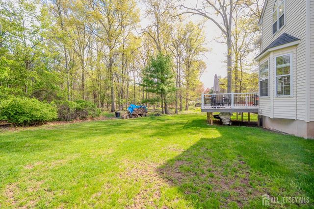 23 Huntley Way, Bridgewater, NJ 08807
