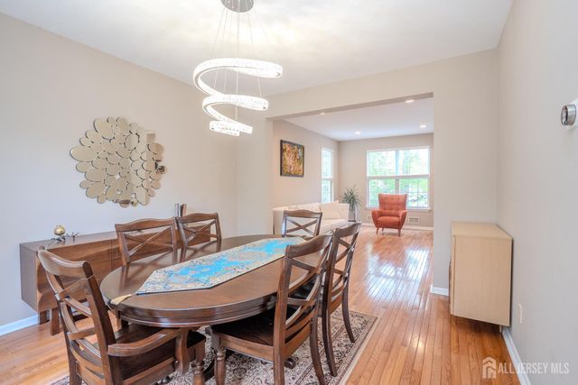 23 Huntley Way, Bridgewater, NJ 08807