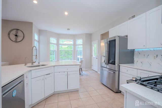 23 Huntley Way, Bridgewater, NJ 08807