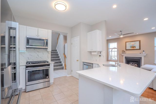 23 Huntley Way, Bridgewater, NJ 08807