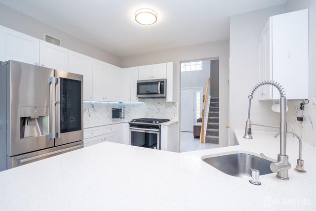 23 Huntley Way, Bridgewater, NJ 08807