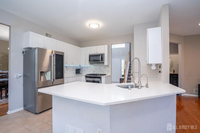 23 Huntley Way, Bridgewater, NJ 08807