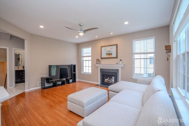 23 Huntley Way, Bridgewater, NJ 08807