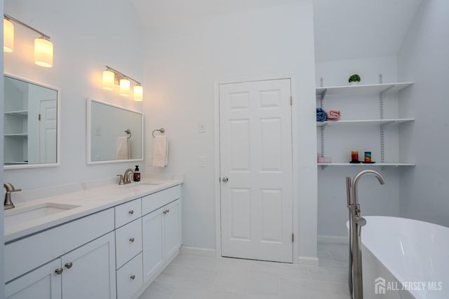 23 Huntley Way, Bridgewater, NJ 08807