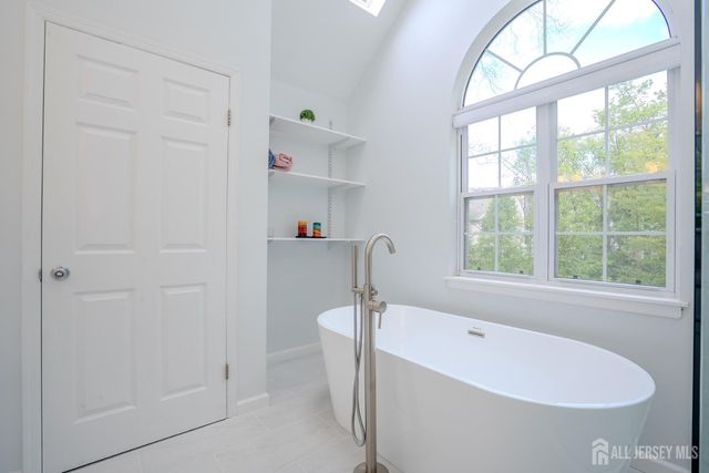 23 Huntley Way, Bridgewater, NJ 08807