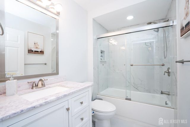 23 Huntley Way, Bridgewater, NJ 08807