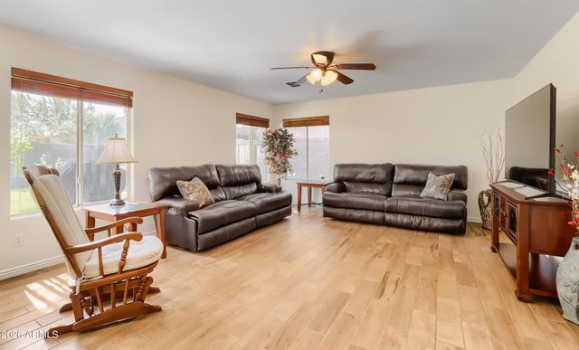233 W GROVERS Avenue, Phoenix, AZ 85023