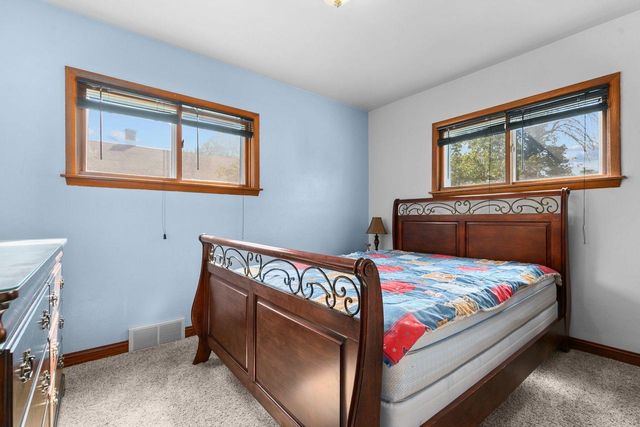 717 LINCOLN STREET, Menasha, WI 54952