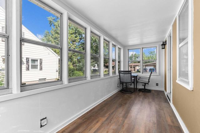 717 LINCOLN STREET, Menasha, WI 54952