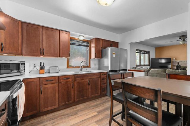 717 LINCOLN STREET, Menasha, WI 54952