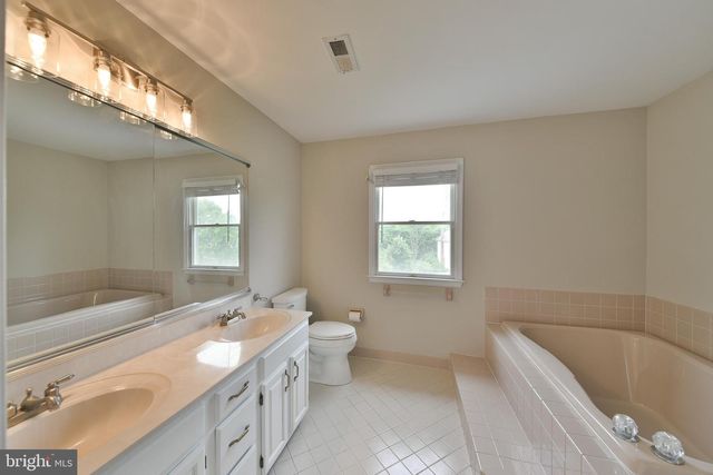 1443 BAYBERRY DR, Jamison, PA 18929
