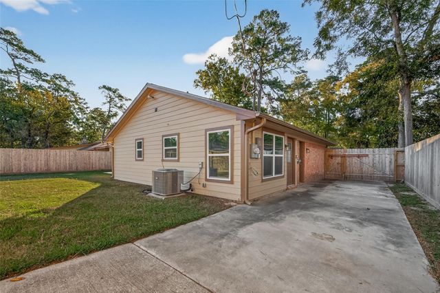 2103 Woodway Drive, New Caney, TX 77357