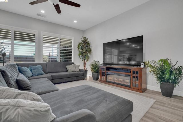 7364 Bay Harbor Way, Discovery Bay, CA 94505