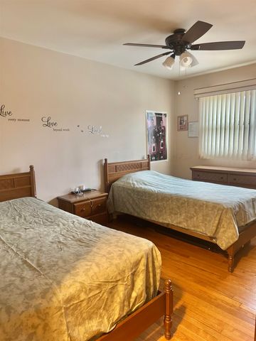 1033 PARK DR, Secaucus, NJ 07094